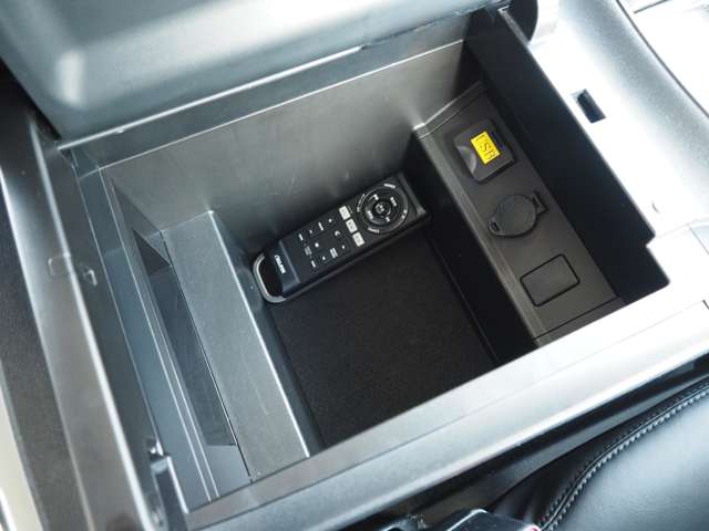 トヨタ ヴェルファイア　ハイブリッド ハイブリッド ２．５ ＺＲ Ｅ－ＦＯＵＲ ４ＷＤ H28年 (甲信越・北陸) 99
