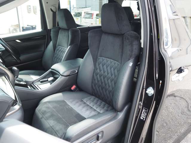 トヨタ ヴェルファイア　ハイブリッド ハイブリッド ２．５ ＺＲ Ｅ－ＦＯＵＲ ４ＷＤ H29年 (甲信越・北陸) 99