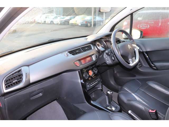 シトロエン Ｃ３ セダクション　レザー H28年 (九州・沖縄) 99