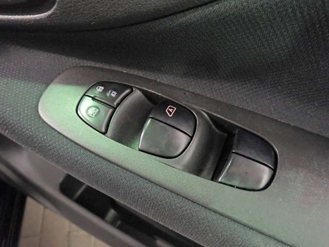 日産 セレナ ２．０ ハイウェイスター Ｓ－ＨＹＢＲＩＤ H26年 (近畿) 99