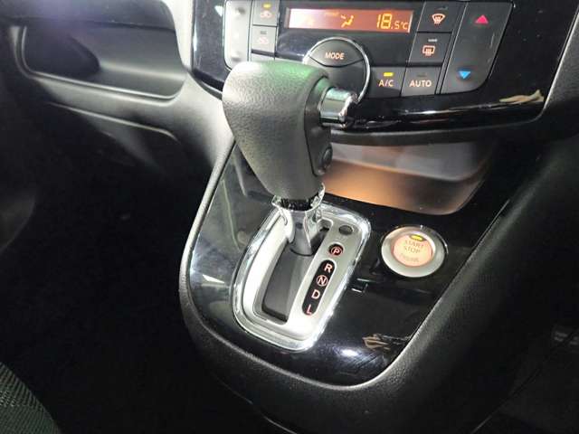 日産 セレナ ２．０ ハイウェイスター Ｓ－ＨＹＢＲＩＤ H26年 (近畿) 99