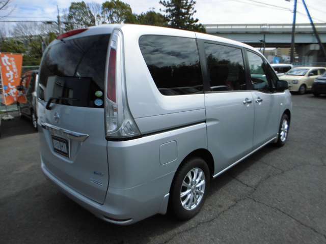 日産 セレナ ２．０ ２０Ｘ H23年 (東海) 99