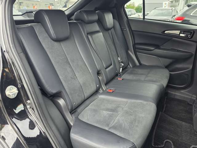 三菱 エクリプス　クロス　ＰＨＥＶ ＰＨＥＶ ２．４ ブラック エディション ４ＷＤ R5年 (東海) 99