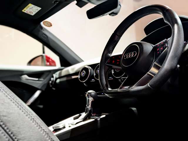アウディ ＴＴ クーペ ２．０ ＴＦＳＩ クワトロ Ｓラインパッケージ ４ＷＤ H28年 () 99
