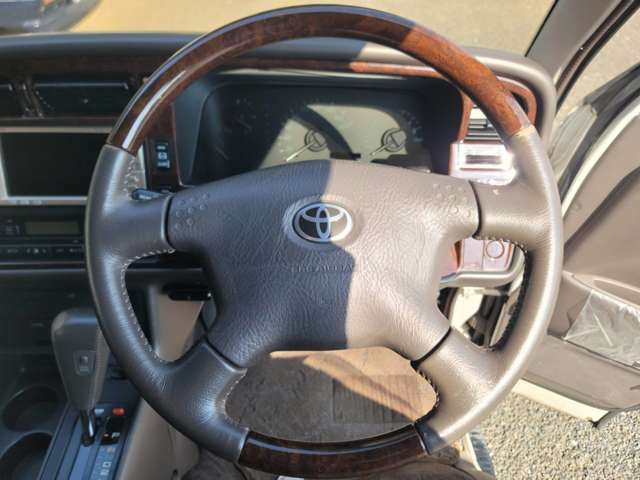 トヨタ ハイエースワゴン ２．４ スーパーカスタムリミテッド トリプルムーンルーフ H13年 (関東) 99