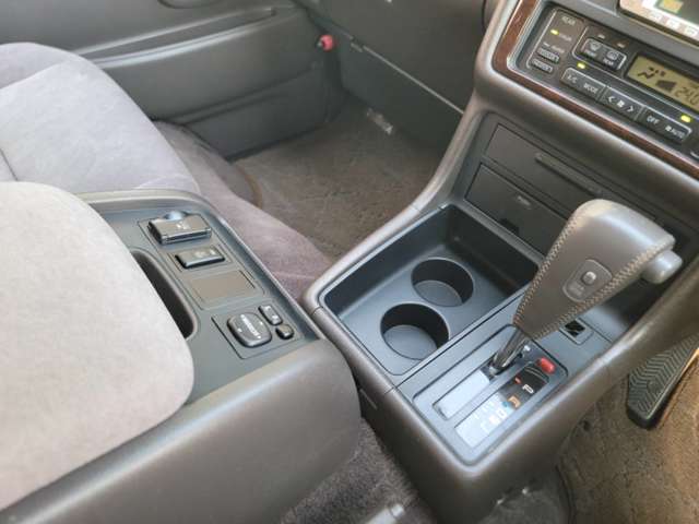 トヨタ ハイエースワゴン ２．４ スーパーカスタムリミテッド トリプルムーンルーフ H13年 (関東) 99