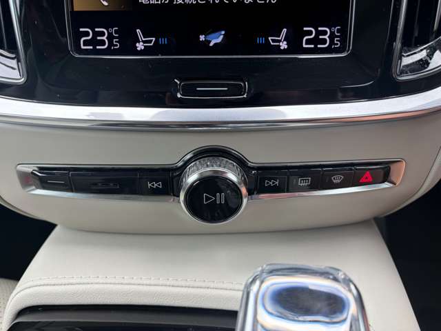 ボルボ Ｖ６０ リチャージ プラグイン ハイブリッド Ｔ６ ＡＷＤ インスクリプション R3年 (関東) 99