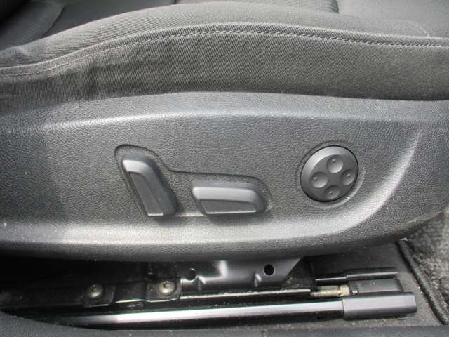 アウディ Ａ４　アバント １．８　ＴＦＳＩ H22年 (近畿) 99