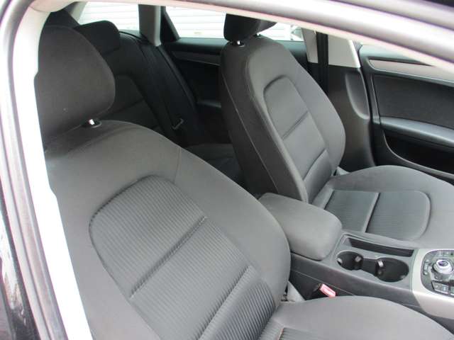 アウディ Ａ４　アバント １．８　ＴＦＳＩ H22年 (近畿) 99