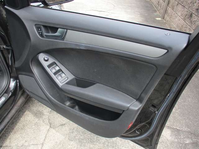アウディ Ａ４　アバント １．８　ＴＦＳＩ H22年 (近畿) 99