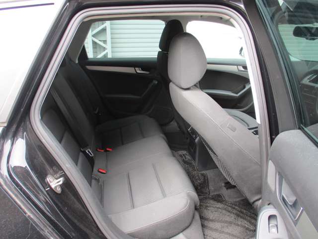 アウディ Ａ４　アバント １．８　ＴＦＳＩ H22年 (近畿) 99