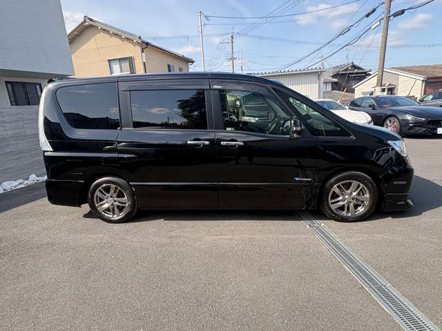 日産 セレナ ２．０ ライダー ブラックライン Ｓ－ＨＹＢＲＩＤ H24年 (近畿) 99