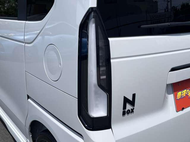 ホンダ Ｎ　ＢＯＸ カスタム ６６０ ターボ ブラック スタイル R8年 (中国) 99