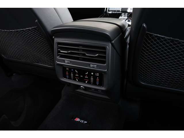 アウディ ＳＱ７ ４．０ ４ＷＤ R6年 (東海) 99