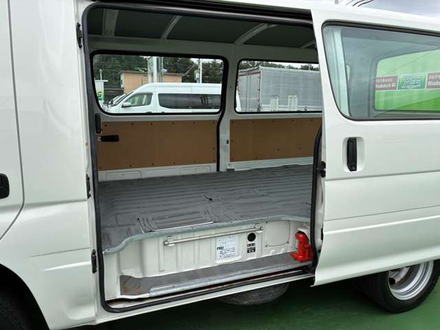 日野自動車 デュトロルートバン ４．０Ｄターボ H30年 (関東) 99