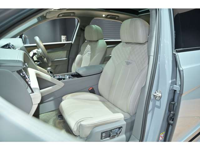ベントレー ベンテイガ アズール ４ＷＤ R5年 (関東) 99