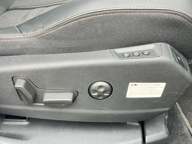 プジョー ３００８ ＧＴライン R2年 () 99
