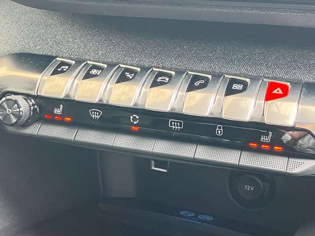 プジョー ３００８ ＧＴライン R2年 () 99
