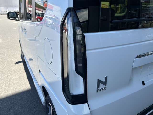 ホンダ Ｎ　ＢＯＸ カスタム ６６０ ４ＷＤ R8年 () 99