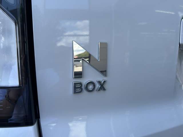 ホンダ Ｎ　ＢＯＸ カスタム ６６０ ４ＷＤ R8年 () 99