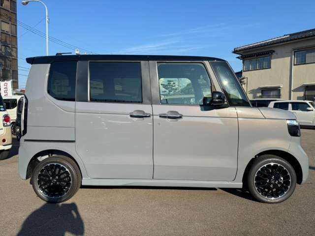 ホンダ Ｎ　ＢＯＸ カスタム ６６０ ターボ コーディネートスタイル ２トーン ４ＷＤ R8年 () 99