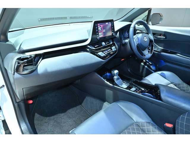 トヨタ Ｃ−ＨＲ ハイブリッド １．８ Ｇ モード ネロ セーフティ プラスＩＩＩ R5年 (関東) 99
