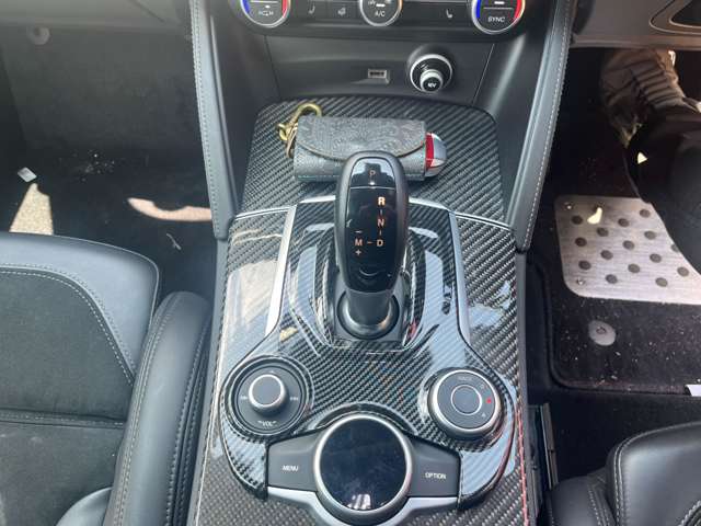 アルファロメオ ステルヴィオ ２．９ Ｖ６ ビターボ クアドリフォリオ ４ＷＤ R1年 (近畿) 99