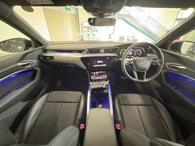 アウディ Ｑ８　ｅ−トロン　スポーツバック ５５ クワトロ Ｓライン ４ＷＤ R5年 (関東) 99