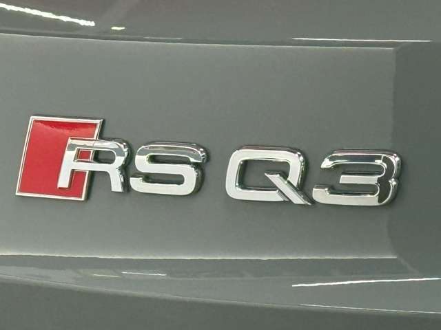 アウディ ＲＳ　Ｑ３ ２．５ ４ＷＤ R3年 (関東) 99
