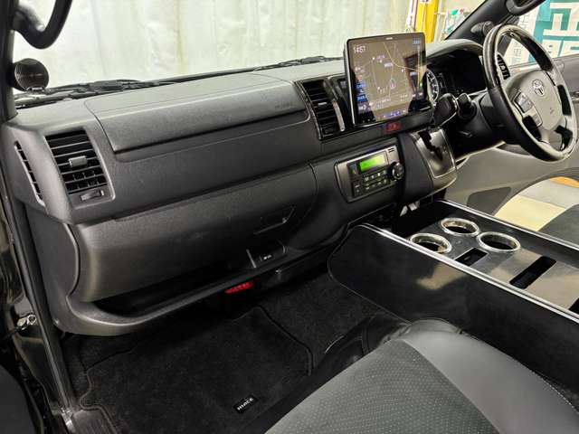 トヨタ ハイエースバン ２．８ スーパーＧＬ ダークプライムＩＩ ロングボディ ディーゼルターボ R2年 (近畿) 99