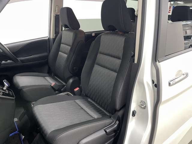 日産 セレナ １．２ Ｅ－ＰＯＷＥＲ ハイウェイスター Ｖ アーバンクロム R3年 () 99