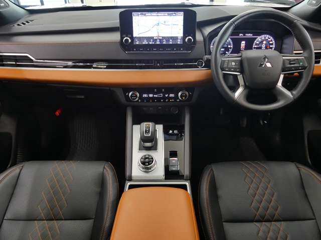 三菱 アウトランダーＰＨＥＶ ＰＨＥＶ ２．４ Ｐ ４ＷＤ R6年 (東海) 99