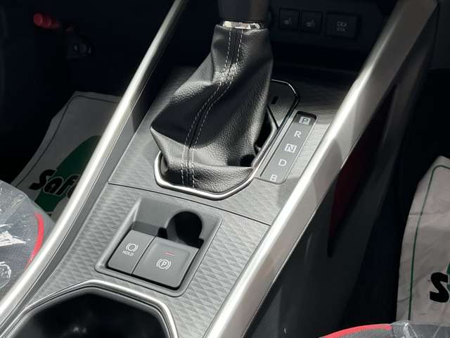 トヨタ ライズ　ハイブリッド ハイブリッド １．２ Ｚ R8年 (九州・沖縄) 99