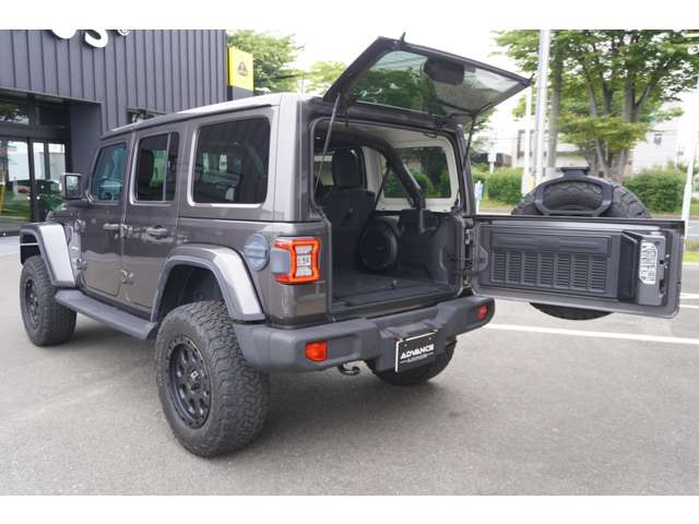 ジープ ラングラー　アンリミテッド アンリミテッド サハラ ２．０Ｌ ４ＷＤ R2年 (東北) 99