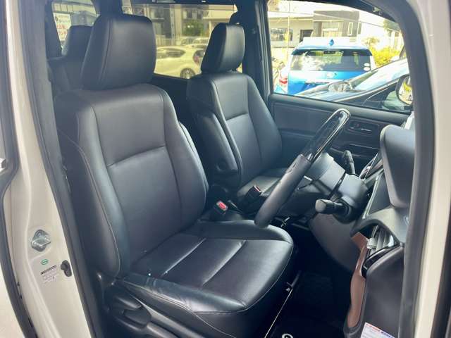 トヨタ エスクァイア　ハイブリッド １．８ ハイブリッド ＧＩ H29年 (近畿) 99
