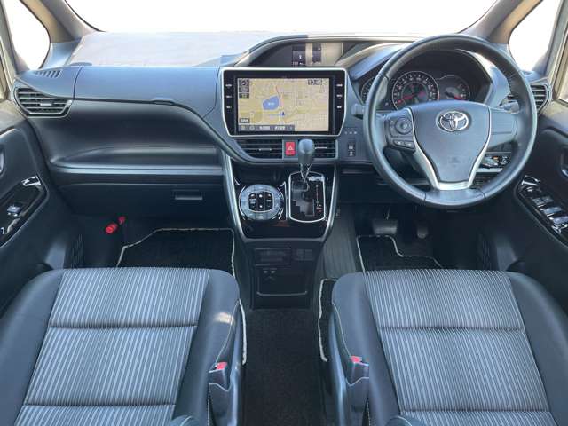 トヨタ ヴォクシー ２．０ ＺＳ 煌ＩＩ R1年 (近畿) 99