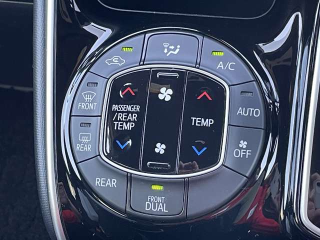 トヨタ ヴォクシー ２．０ ＺＳ 煌ＩＩ R1年 (近畿) 99