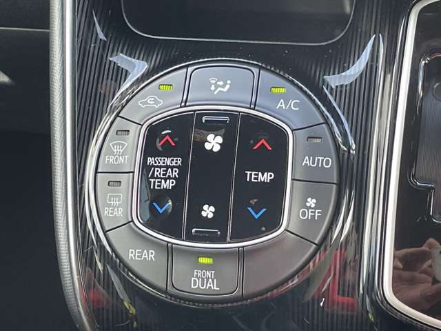 トヨタ エスクァイア ２．０ ＧＩ プレミアムパッケージ ブラックテーラード R1年 (近畿) 99