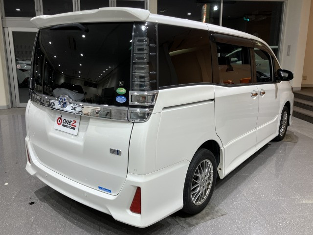 トヨタ ヴォクシー １．８ ハイブリッド ＺＳ 煌ＩＩＩ R3年 (近畿) 99