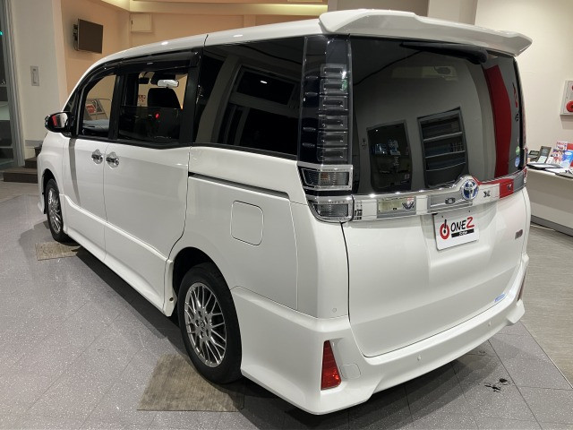 トヨタ ヴォクシー １．８ ハイブリッド ＺＳ 煌ＩＩＩ R3年 (近畿) 99