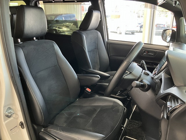 トヨタ ヴォクシー １．８ ハイブリッド ＺＳ 煌ＩＩＩ R3年 (近畿) 99