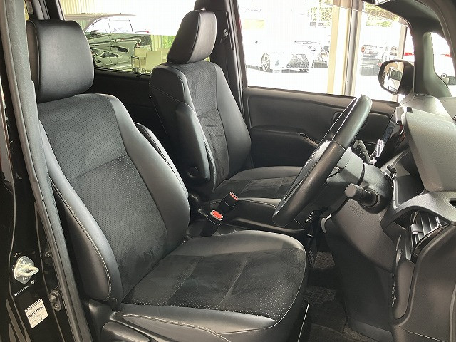 トヨタ ヴォクシー １．８ ハイブリッド ＺＳ 煌ＩＩＩ R3年 (近畿) 99