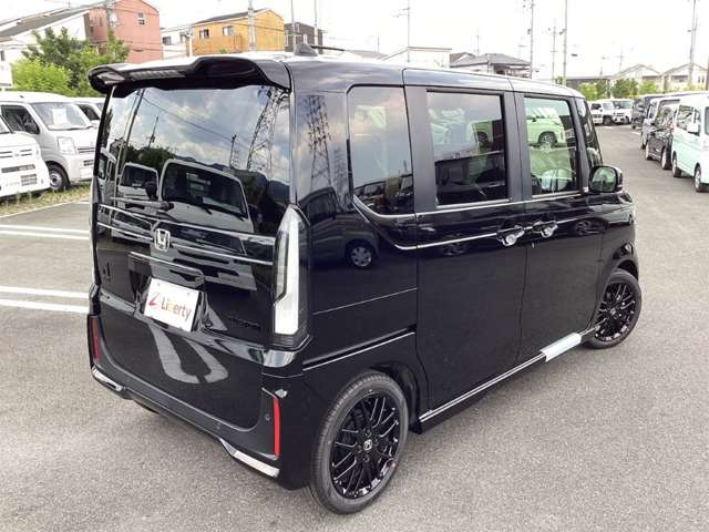 ホンダ Ｎ　ＢＯＸ カスタム ６６０ ターボ ブラック スタイル R8年 (近畿) 99