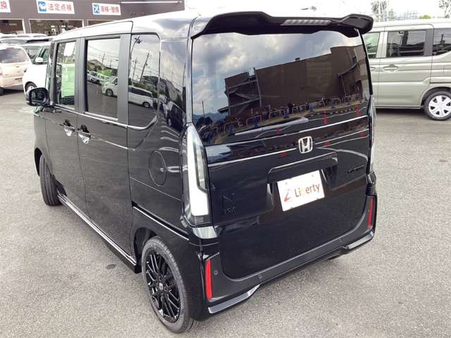 ホンダ Ｎ　ＢＯＸ カスタム ６６０ ターボ ブラック スタイル R8年 (近畿) 99