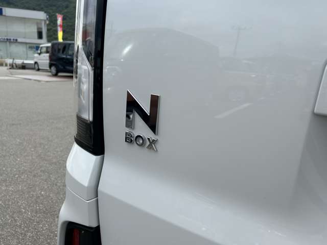 ホンダ Ｎ　ＢＯＸ カスタム ６６０ ターボ R8年 () 99