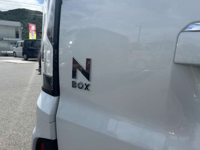 ホンダ Ｎ　ＢＯＸ カスタム ６６０ R8年 () 99