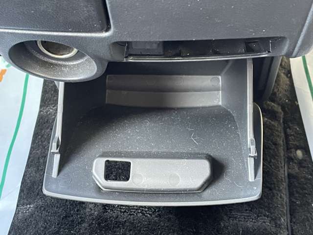 三菱 デリカ　Ｄ：５ ２．２ Ｄ プレミアム ディーゼルターボ ４ＷＤ H26年 (東海) 99