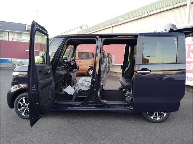 ホンダ Ｎ　ＢＯＸ カスタム ６６０ コーディネートスタイル ２トーン R7年 (東海) 99