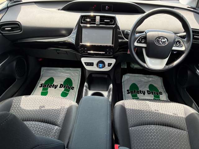 トヨタ プリウス １．８ Ｓ Ｅ－ＦＯＵＲ ４ＷＤ H28年 (北海道) 99