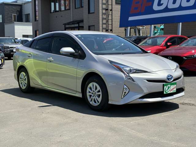 トヨタ プリウス １．８ Ｓ Ｅ－ＦＯＵＲ ４ＷＤ H28年 (北海道) 99